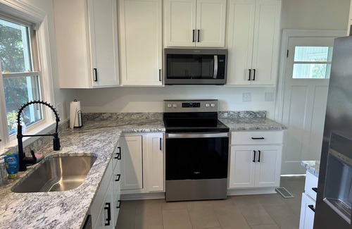 Hayes House | Charming 3-bedroom house with WiFi, AC in fantastic Gloucester Point