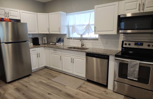 Historic District House | Charming 3-bedroom house in New Smyrna Beach with WiFi, AC and all amenities.