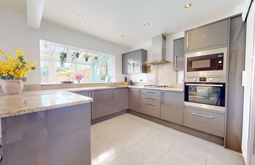 Dundonald House | Charming 3-Bed Wimbledon Home with Garden Views, Parking & Great Location