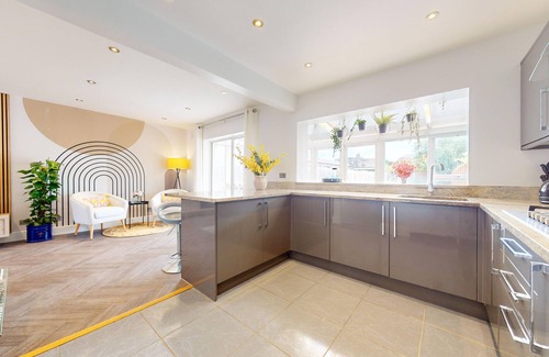 Dundonald House | Charming 3-Bed Wimbledon Home with Garden Views, Parking & Great Location