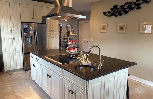 Evergreen Park House | Charming 3-bedroom house in serene and lovely Evergreen Park. WiFi/AC
