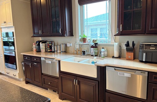 Evergreen Park House | Charming 3-bedroom house in serene and lovely Evergreen Park. WiFi/AC