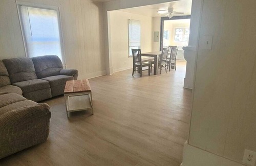 Kings Mountain House | Charming 3-bedroom house with WiFi and AC in Kings Mountain!