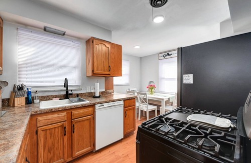 Fairview Park House | Charming 3-bedroom bungalow in Cleveland area!