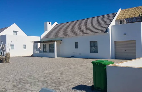 St. Helena Bay House | Charming 3-bedroom house in marvelous Golden Mile with WiFi