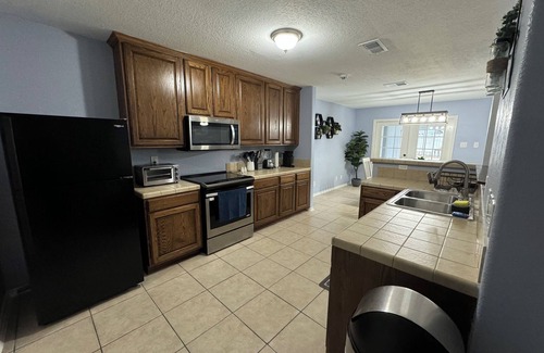 Bonanza House | Charming 3-bedroom 2.5 bathroom house with AC and WiFi in Laredo