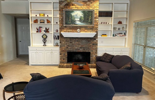 Lubbock House | Charming 3-bedroom 3-bathroom house in lovely Lubbock with WiFi, AC