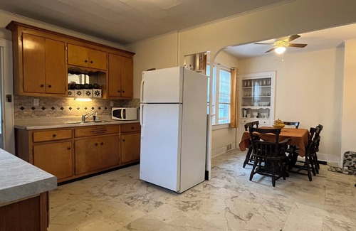 Wall House | Charming 3-bedroom 5-bed house with AC and WiFi in pleasant Belmar