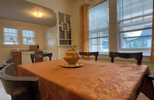 Wall House | Charming 3-bedroom 5-bed house with AC and WiFi in pleasant Belmar