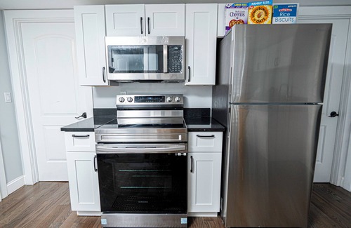 Leominster Apartment | Charming 3-bedroom apartment with WiFi, AC in lovely Leominster