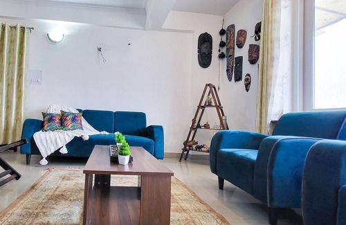 Vasant Kunj Apartment | Charming 3-bedroom apartment with WiFi, AC in vibrant New Delhi