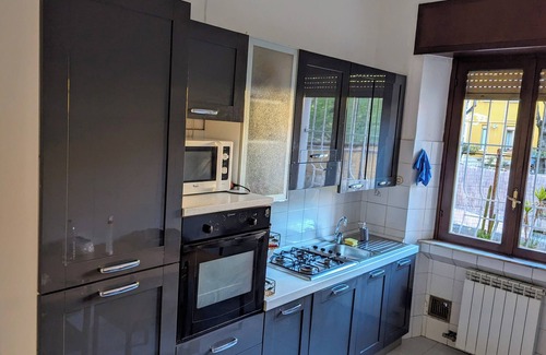 Saronno Apartment | Charming 3-bedroom apartment with AC, WiFi at Saronno