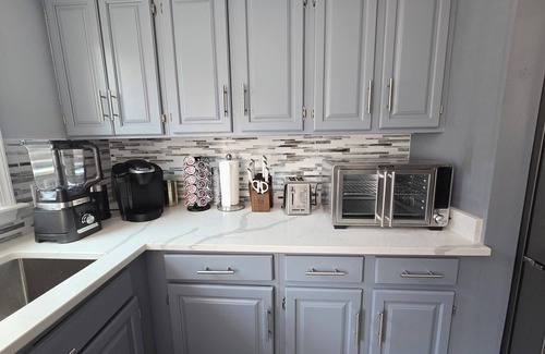 Mount Vernon Triangle House | Charming 3-bedroom by Convention Center DC WiFi, AC, Free off street Parking