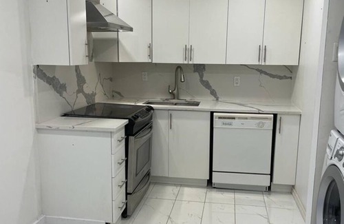 Aylmer House | Charming 3-bedroom bungalow in delightful Gatineau with AC, WiFi