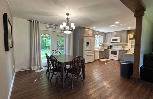 Brownsburg Cottage | Charming 3-bedroom Country Cottage in Beautiful Brownsburg, IN!