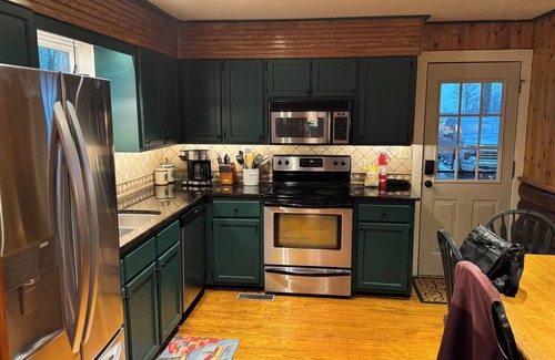 Town Creek Cabin | Charming 3-bedroom cabin with AC and WiFi in wonderful Town Creek