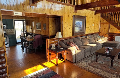 Town Creek Cabin | Charming 3-bedroom cabin with AC and WiFi in wonderful Town Creek