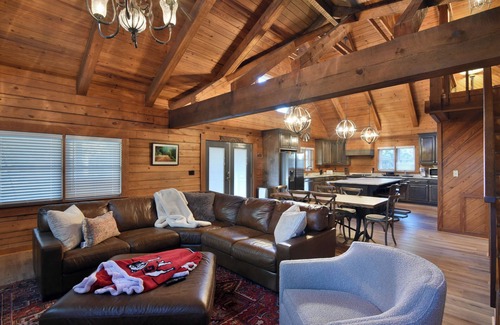 Albany Cabin | Charming 3-bedroom cabin in fabulous Leesburg with AC, WiFi