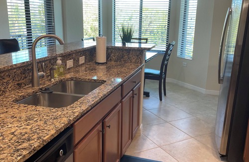 Bradenton Condo | Charming 3-bedroom condo in Bradenton with WiFi and AC