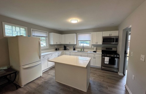 Morris House | Charming 3-bedroom Corner house in Morris/Minooka