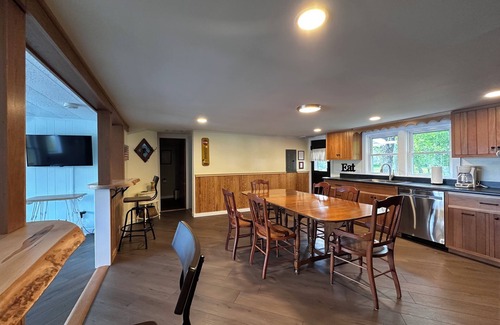 Alton Cottage | Charming 3-bedroom cottage on Halfmoon Lake in Alton with Dock, Beach, WiFi, AC