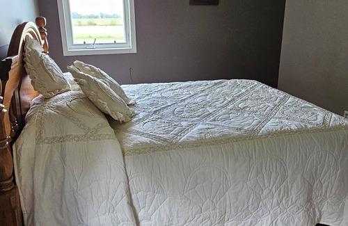 Luverne Other | Charming 3-bedroom farmhouse by Luverne with WiFi and AC
