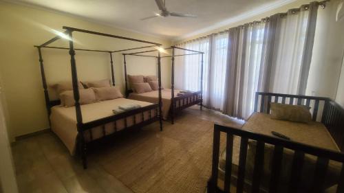 Kariba Apartment | Charming 3 bedroom guesthouse - 2300