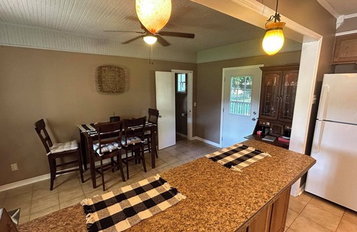 Enterprise House | Charming 3-bedroom house with AC and WiFi in lovely Enterprise.