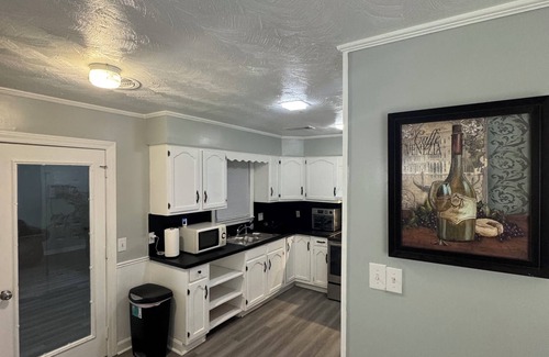 Hollandale House | Charming 3-bedroom house with WiFi and AC in Hollandale