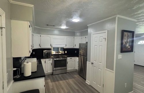 Hollandale House | Charming 3-bedroom house with WiFi and AC in Hollandale