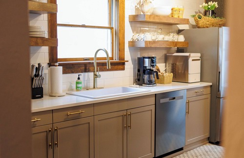 Middlebury House | Charming 3-bedroom house located on Main Street in Downtown Middlebury