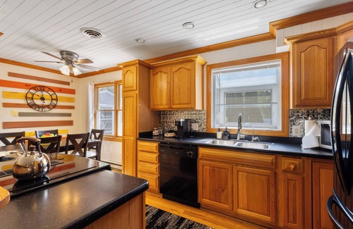 Plainfield House | Charming 3-bedroom house in fantastic Plainfield, 10 min to Naperville