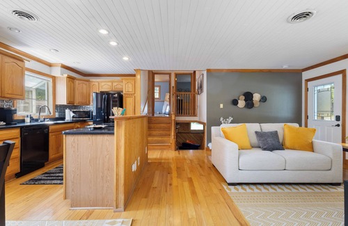 Plainfield House | Charming 3-bedroom house in fantastic Plainfield, 10 min to Naperville