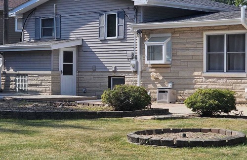 Plainfield House | Charming 3-bedroom house in fantastic Plainfield, 10 min to Naperville