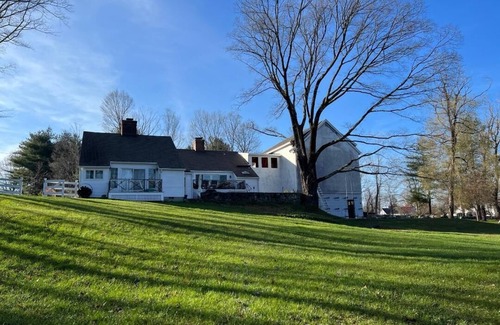 Washington House | Charming 3-bedroom house in delightful Washington w/WiFi, AC, amazing grounds.
