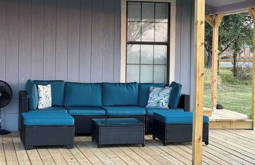Gober House | Charming 3-bedroom house in delightful Wolfe City with AC, WiFi
