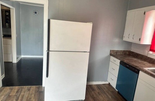 Kingsport House | Charming 3-bedroom house in Kingsport with AC, WiFi. Enjoy your stay