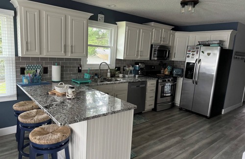 Plainwell House | Charming 3-bedroom house with AC in welcoming Plainwell on the lakefront