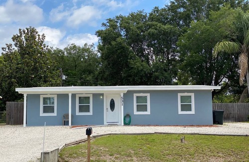 Chuluota House | Charming 3-bedroom home away from home.