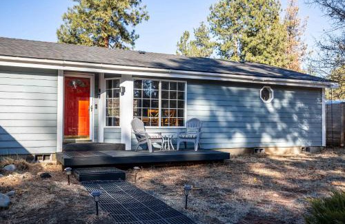Deschutes River Woods House | Charming 3-Bedroom Home in Bend with Hot Tub Game Room & Spacious Family Dining