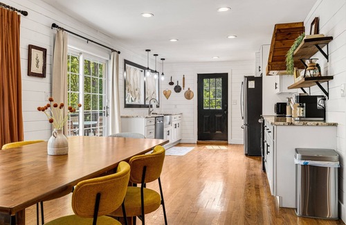 Canton House | Charming 3-Bedroom Home - Power, Water, Fast WiFi, Firepit, Grill - 25m to AVL