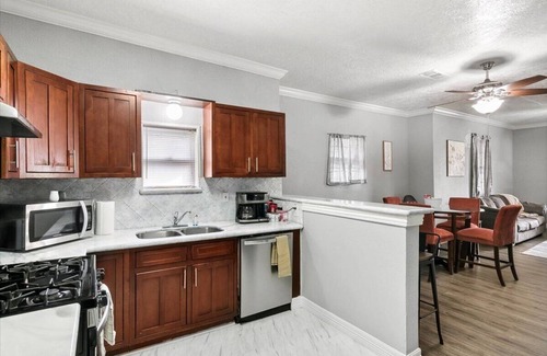 Groves House | Charming 3-Bedroom Home in Groves