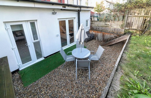 Edgware House | Charming 3-bedroom house in serene Edgware