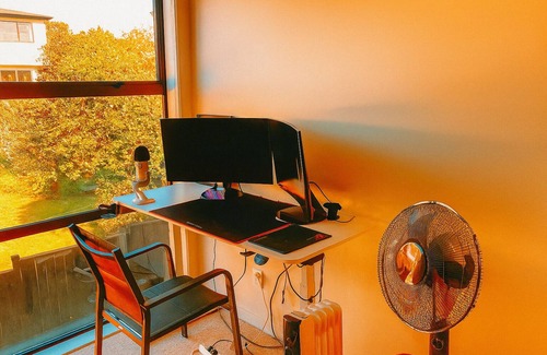 Auckland House | Charming 3-bedroom house with fitness room, WiFi in vibrant Auckland