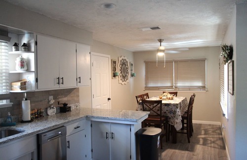 Carlsbad House | Charming 3 Bedroom House for the whole family near National and State Parks!