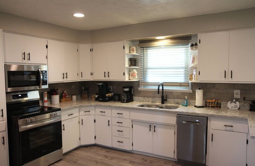 Carlsbad House | Charming 3 Bedroom House for the whole family near National and State Parks!