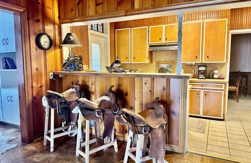Danevang House | Charming 3-bedroom house in serene El Campo with AC