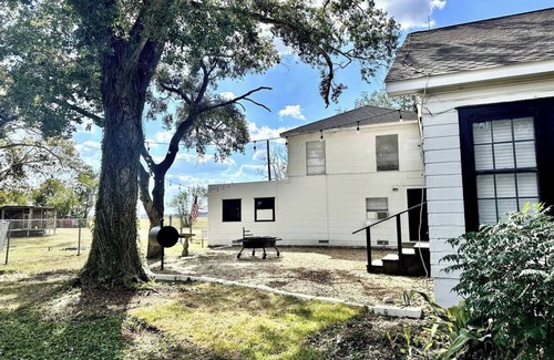 Danevang House | Charming 3-bedroom house in serene El Campo with AC