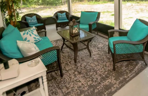 Jennings House | Charming 3-bedroom house with WiFi, fitness room on Gated property