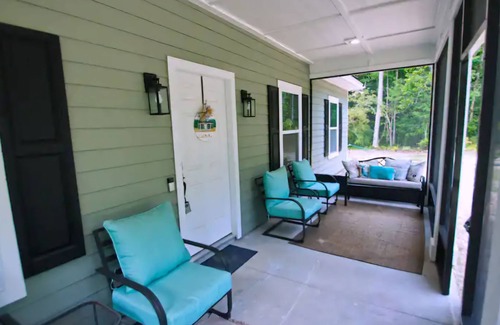 Jennings House | Charming 3-bedroom house with WiFi, fitness room on Gated property